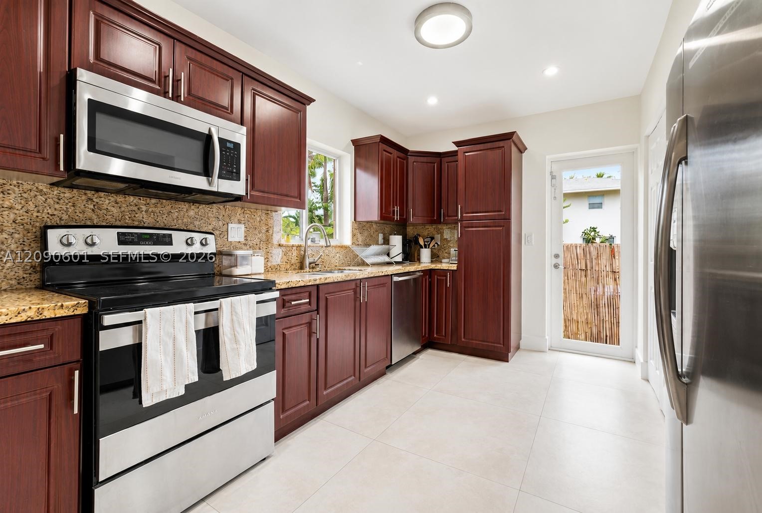 38 NE 50th St, Miami FL 33137