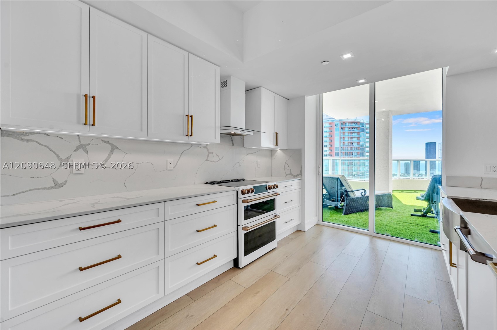3330 NE 190th St #UPH11, Aventura FL 33180