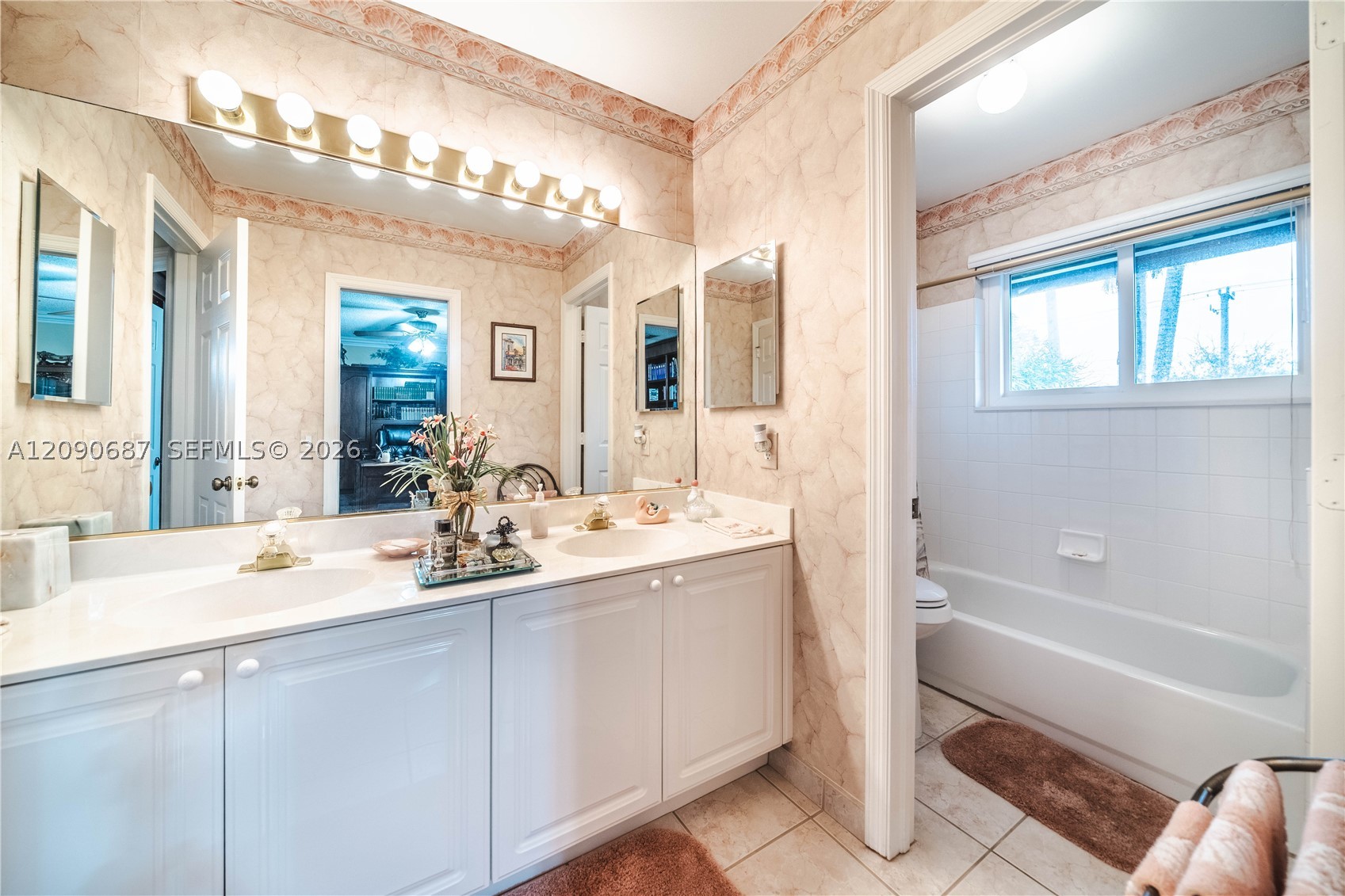 15935 NW 82nd Ct, Miami Lakes FL 33016