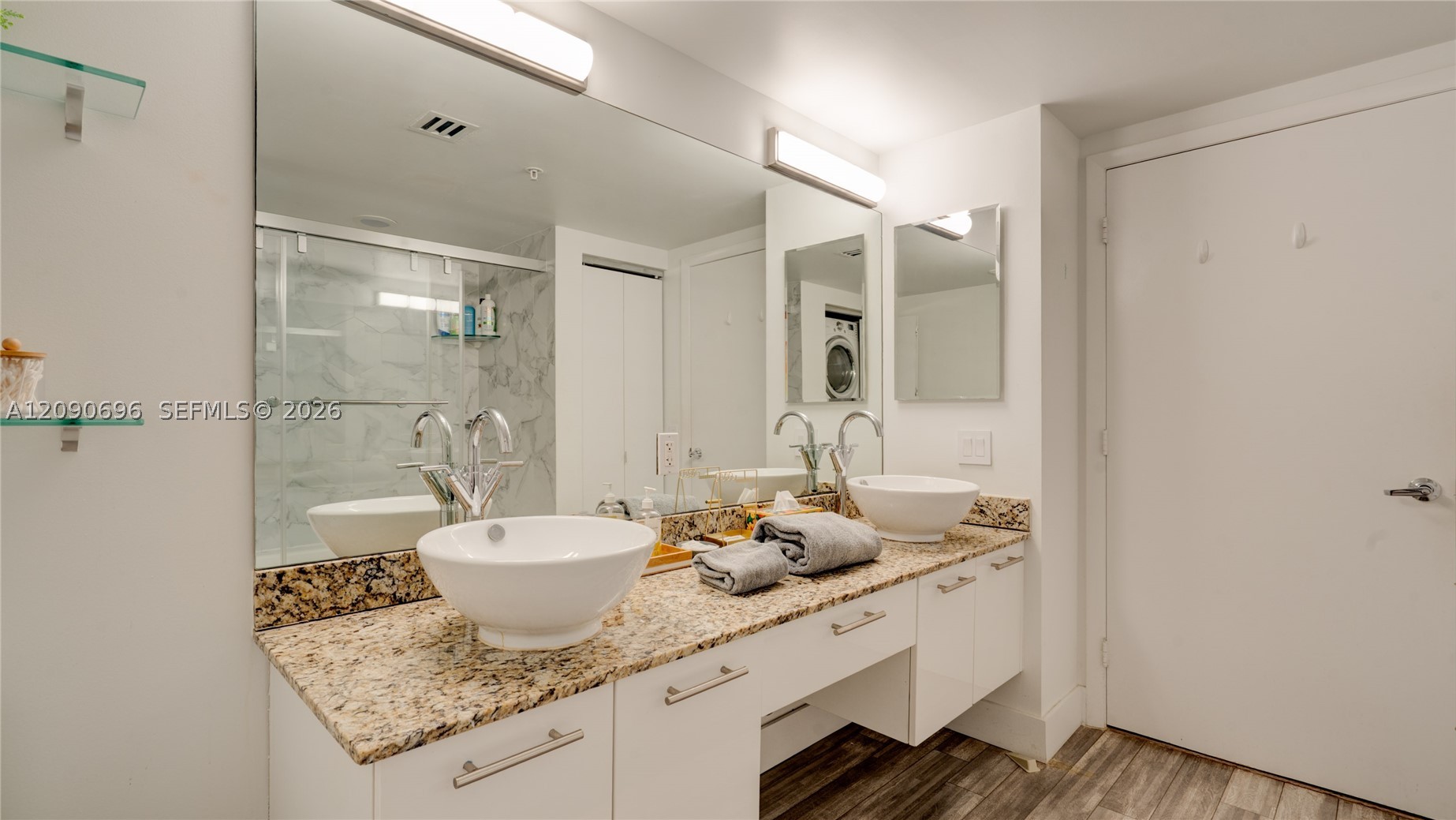 41 SE 5th St #2212, Miami FL 33131