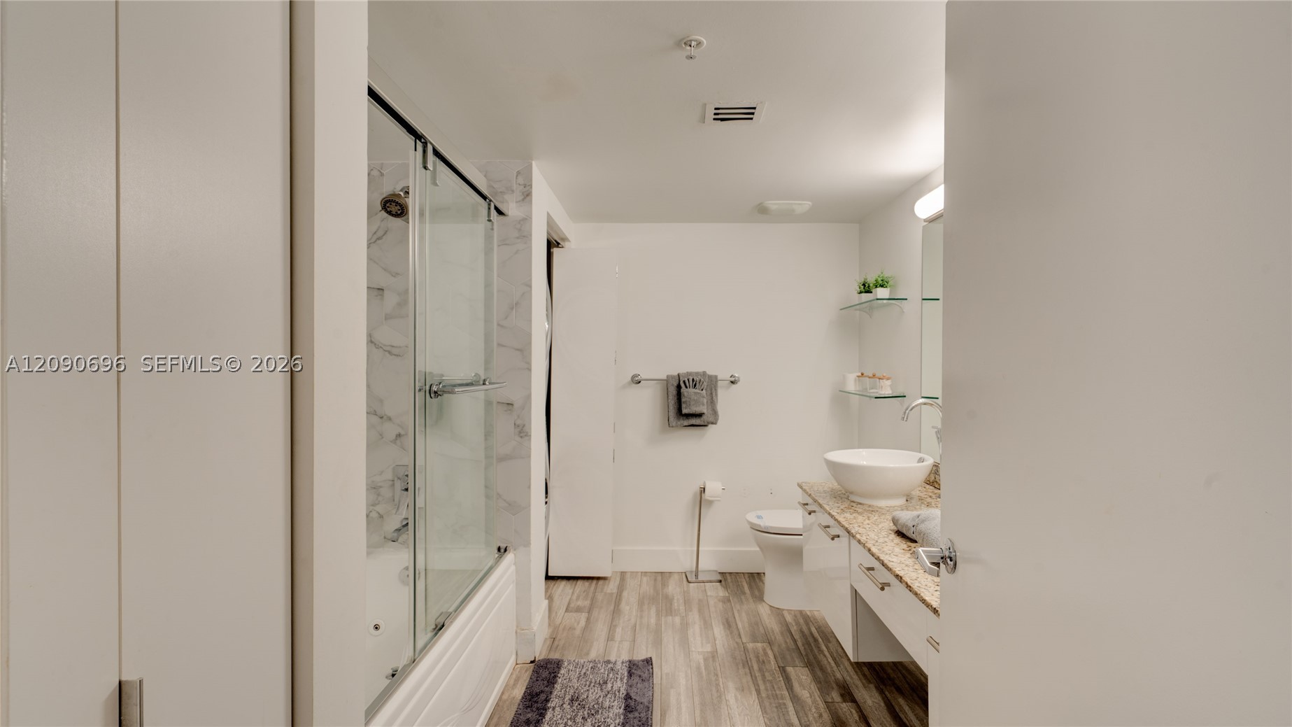 41 SE 5th St #2212, Miami FL 33131