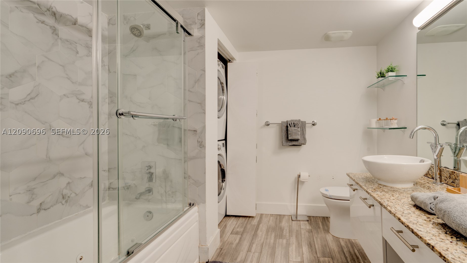 41 SE 5th St #2212, Miami FL 33131