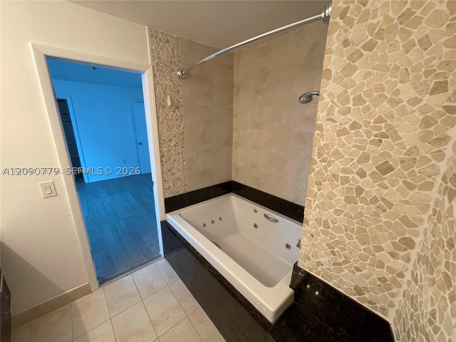 1900 N Bayshore Dr #2318, Miami FL 33132