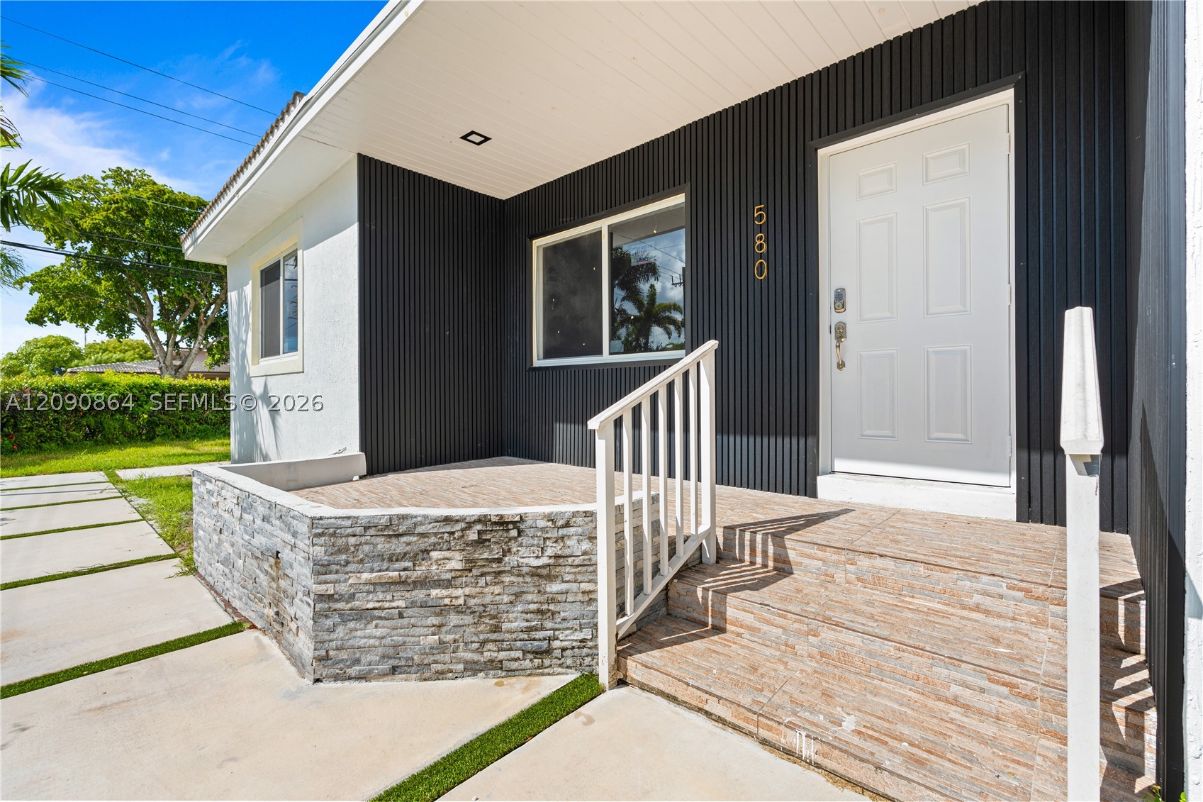 580 Lee Dr, Miami Springs FL 33166
