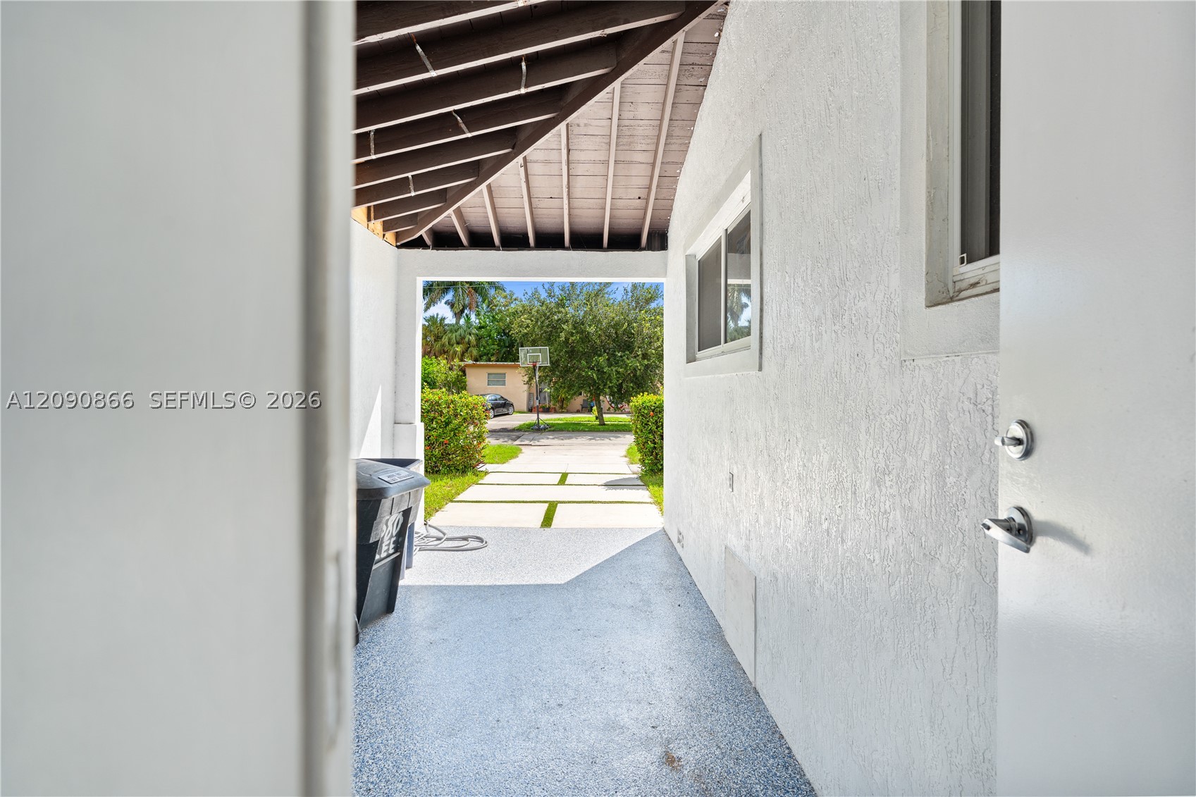 580 Lee Dr, Miami Springs FL 33166