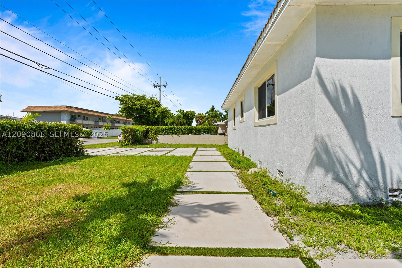 580 Lee Dr, Miami Springs FL 33166