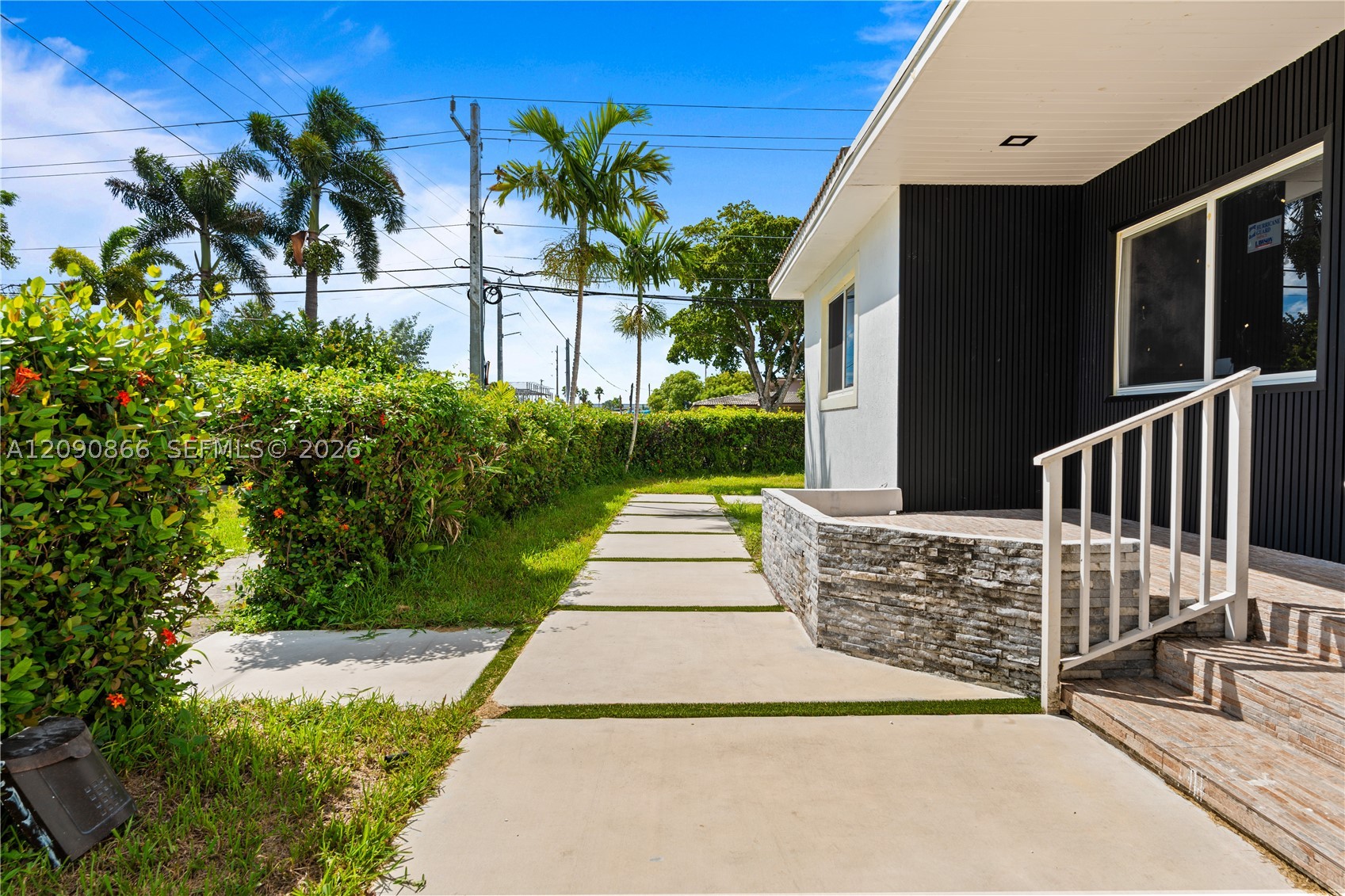 580 Lee Dr, Miami Springs FL 33166