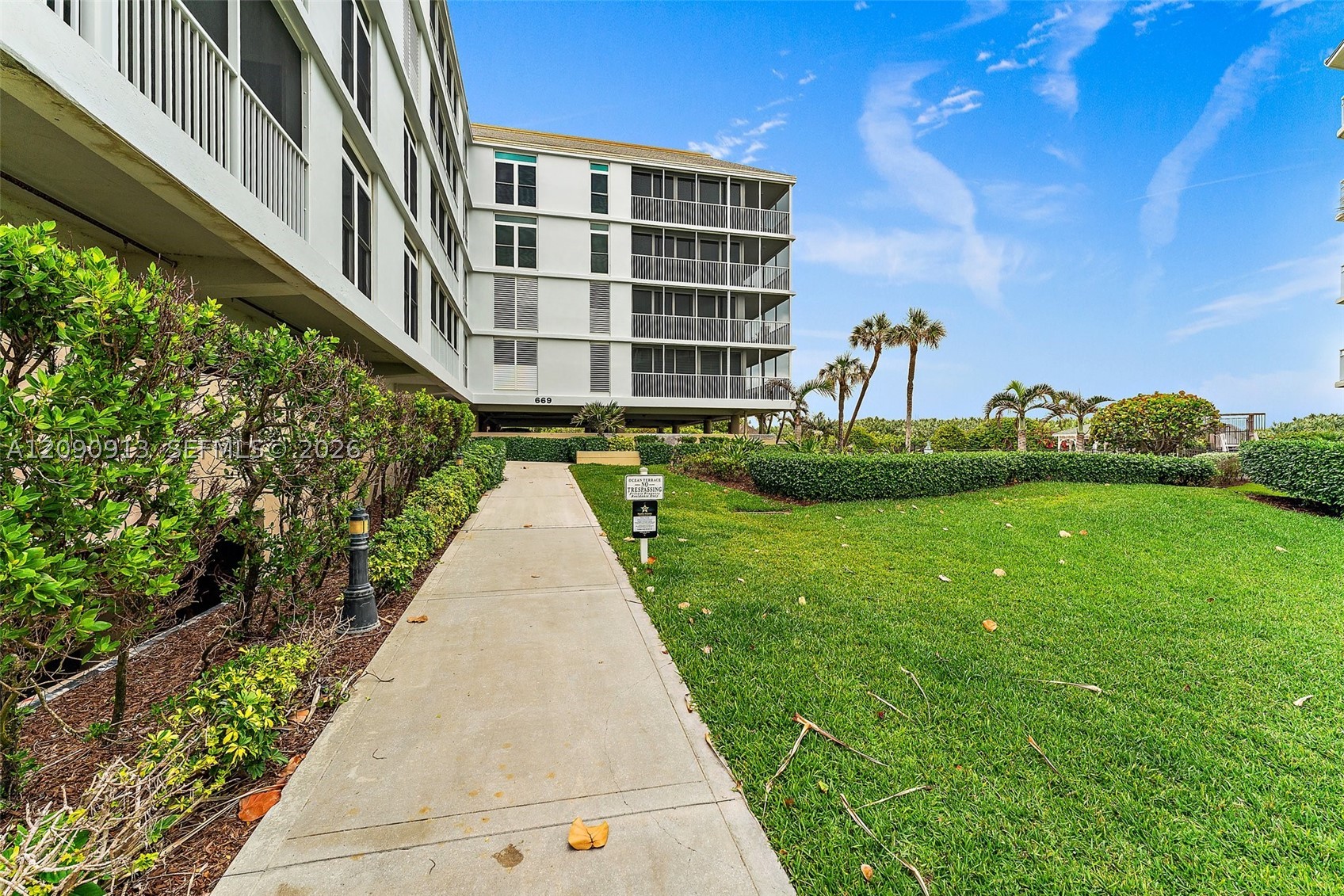 669 NE Plantation Rd #406, Hutchinson Island FL 34996