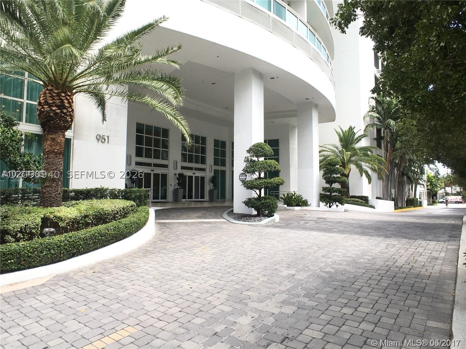 951 Brickell Ave #1009, Miami FL 33131