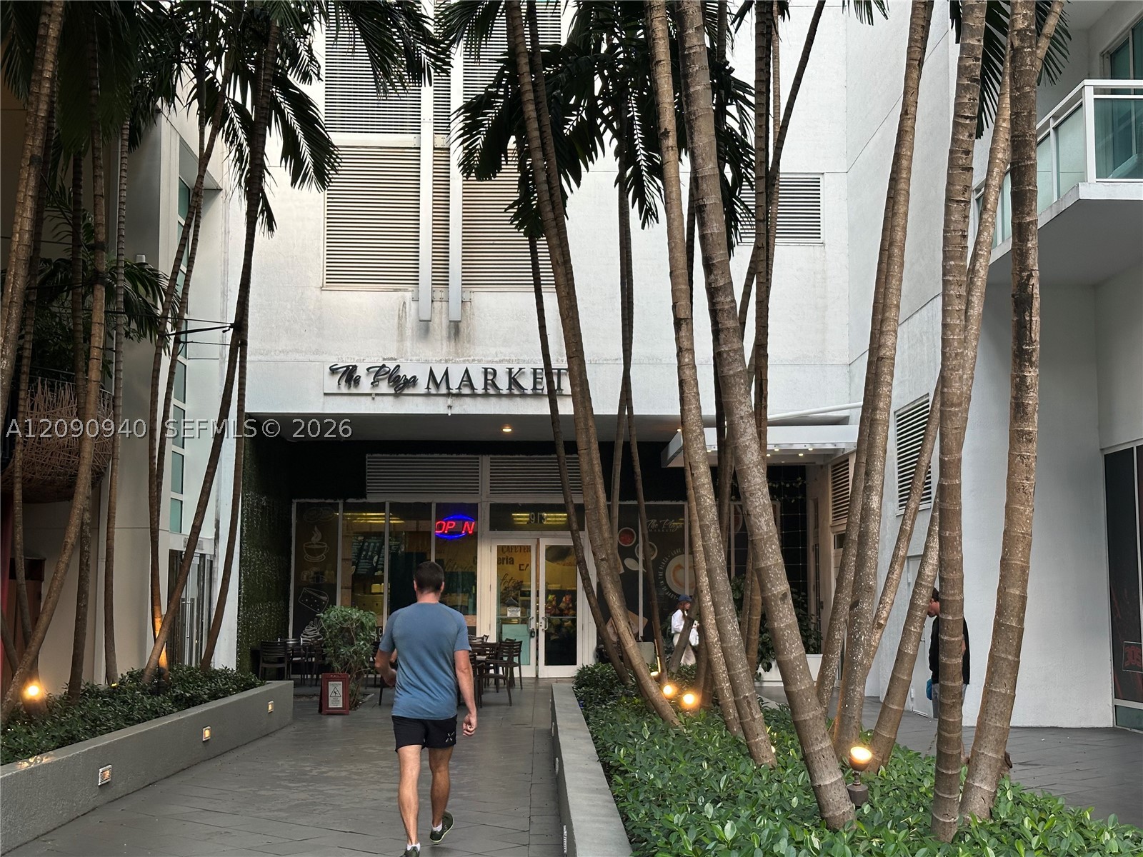 951 Brickell Ave #1009, Miami FL 33131