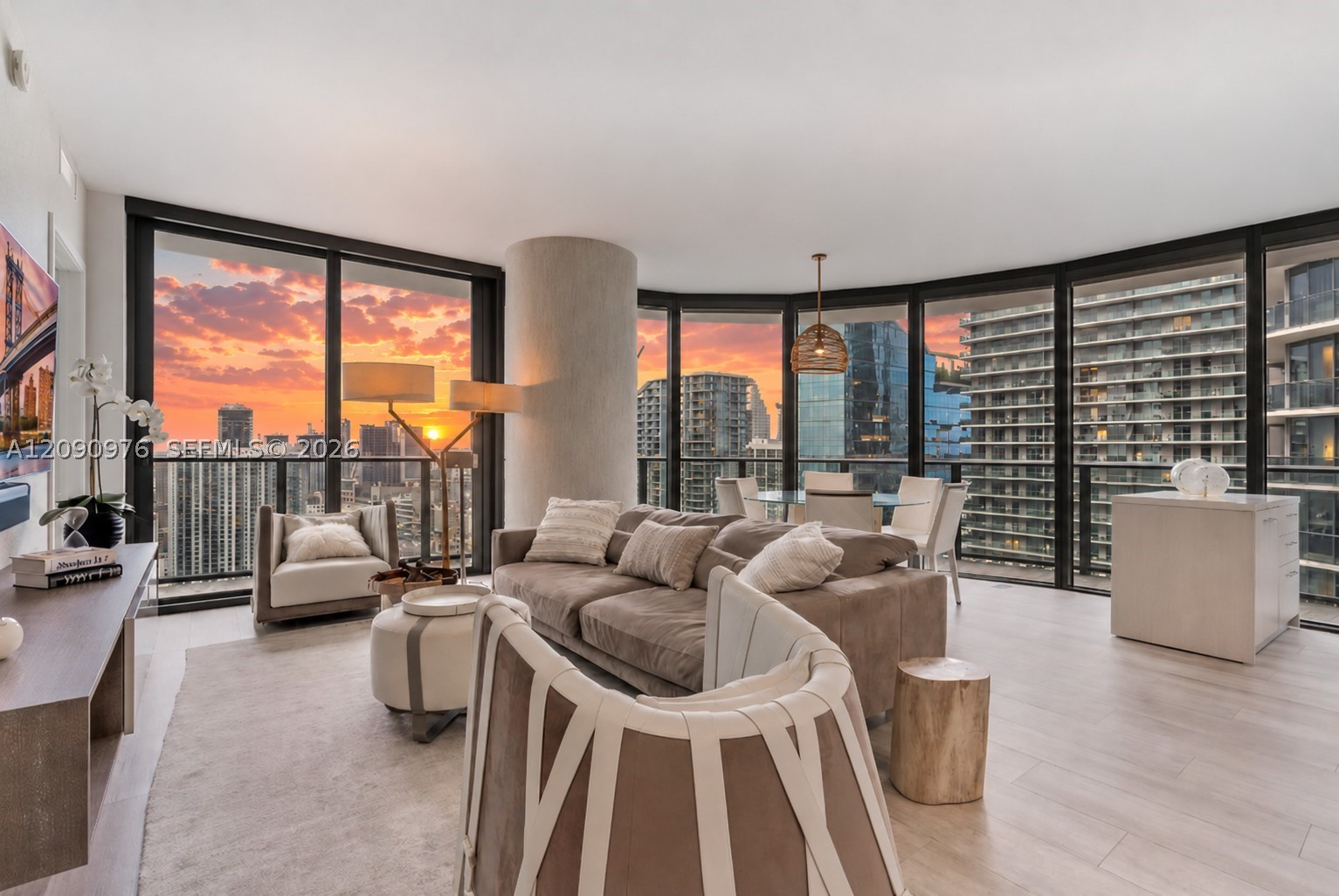 55 SW 9th St #4001, Miami FL 33130