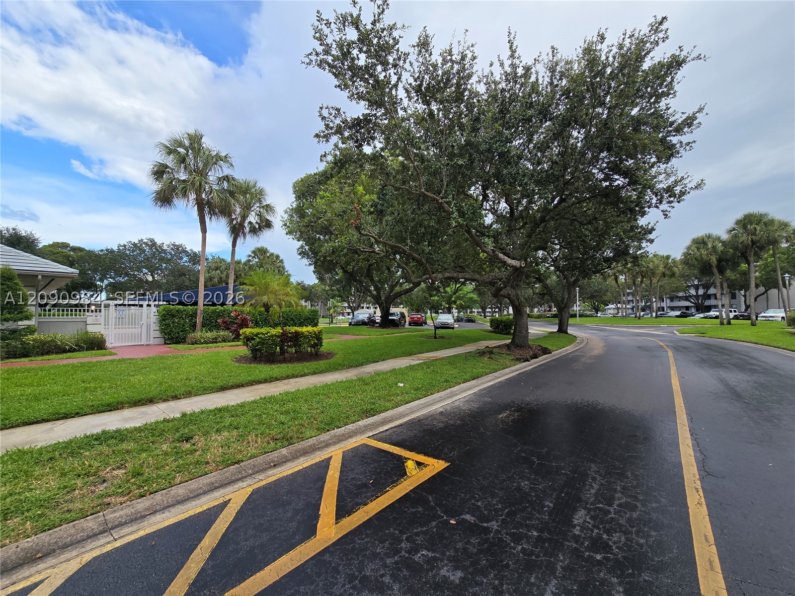 1526 Whitehall Dr #304, Davie FL 33324