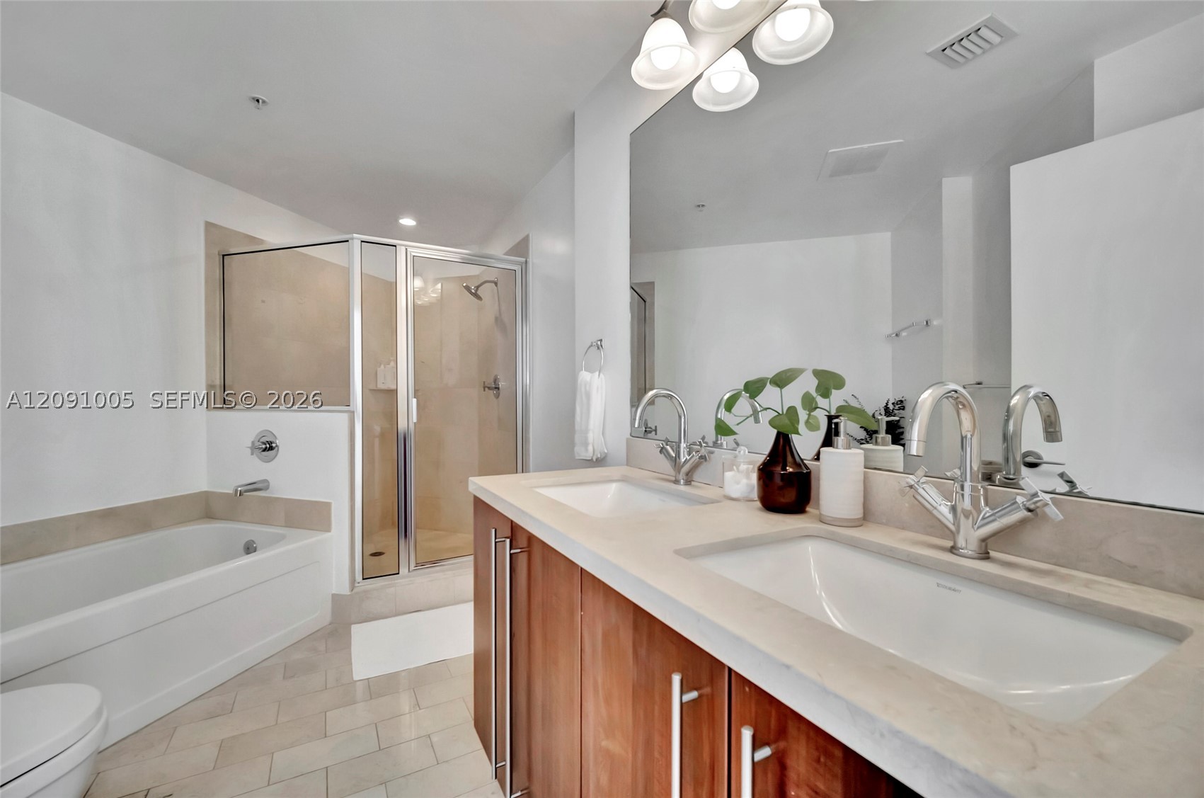 79 SW 12th St #2201-S, Miami FL 33130