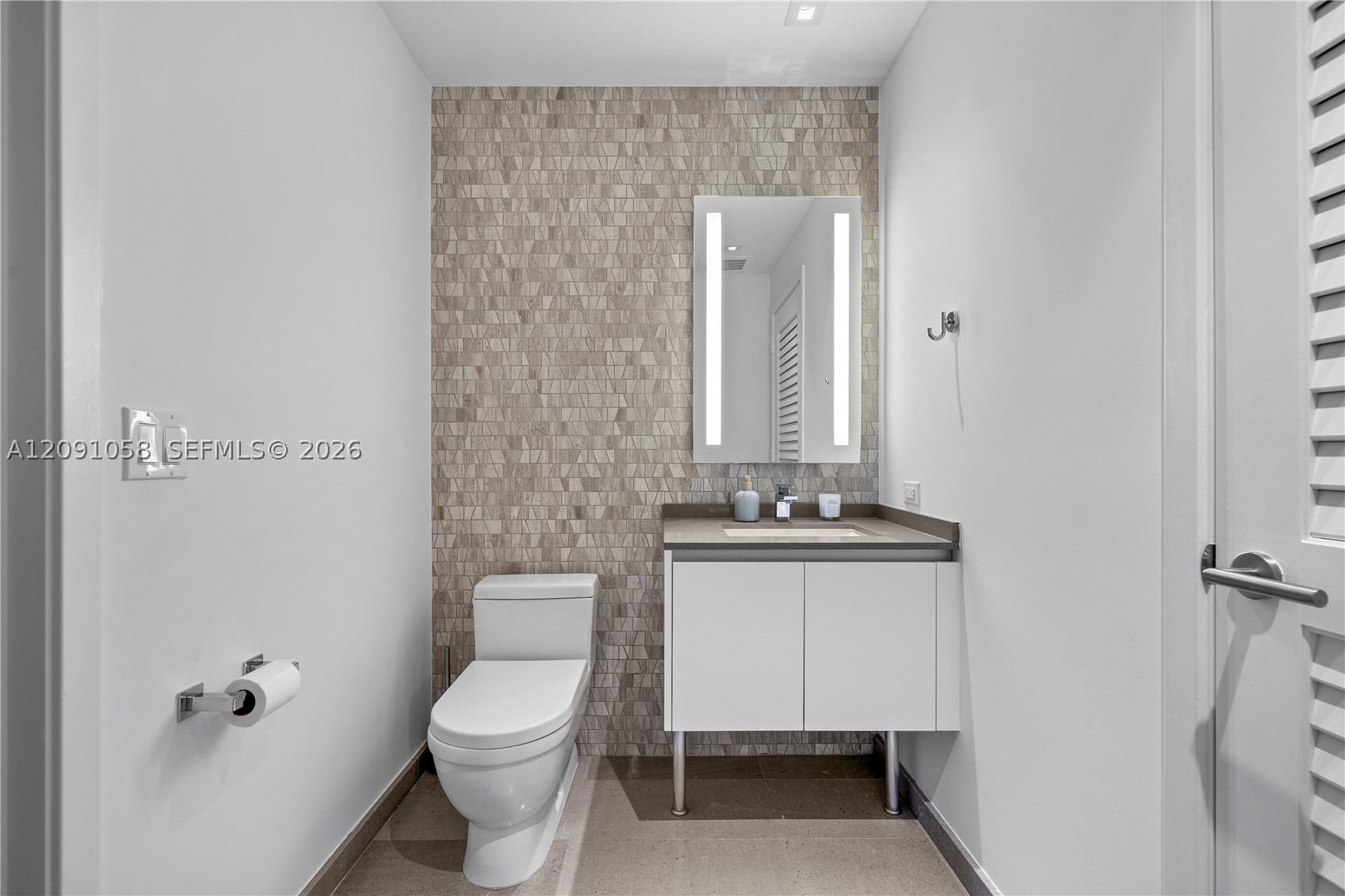 88 SW 7th St #809, Miami FL 33130