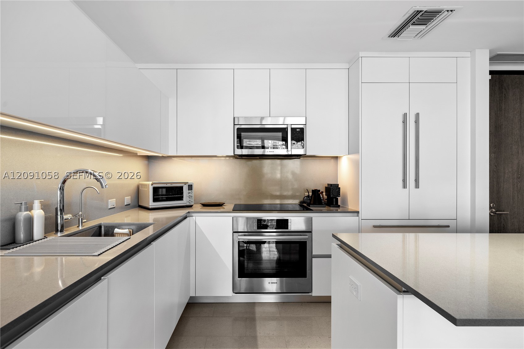 88 SW 7th St #809, Miami FL 33130