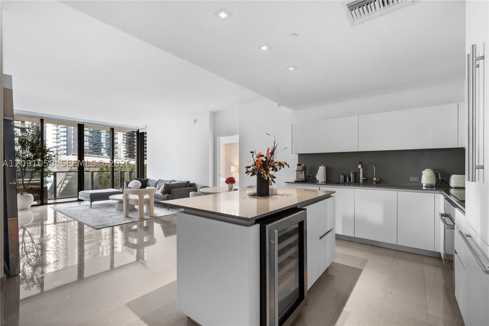 88 SW 7th St #809, Miami FL 33130
