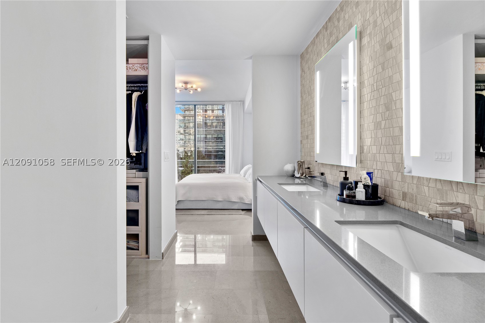 88 SW 7th St #809, Miami FL 33130