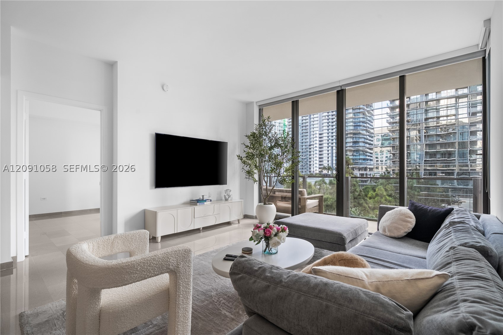 88 SW 7th St #809, Miami FL 33130