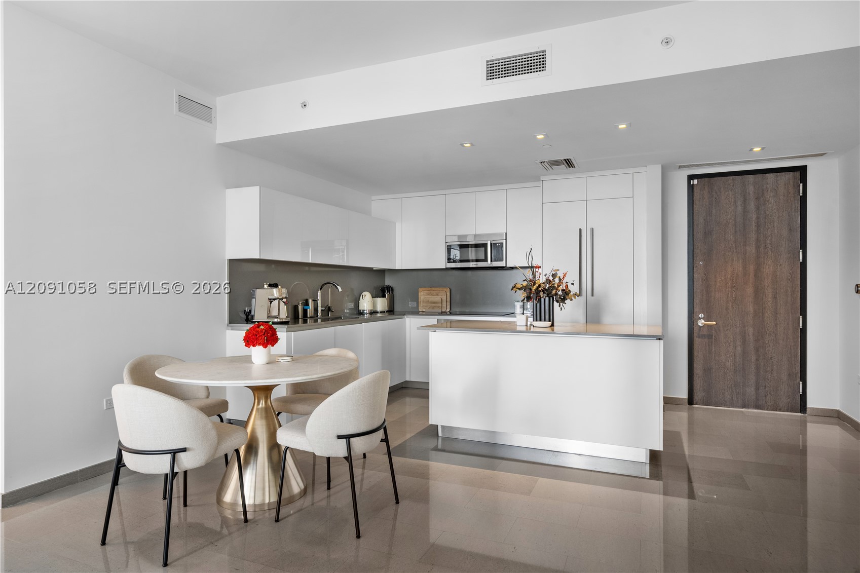 88 SW 7th St #809, Miami FL 33130