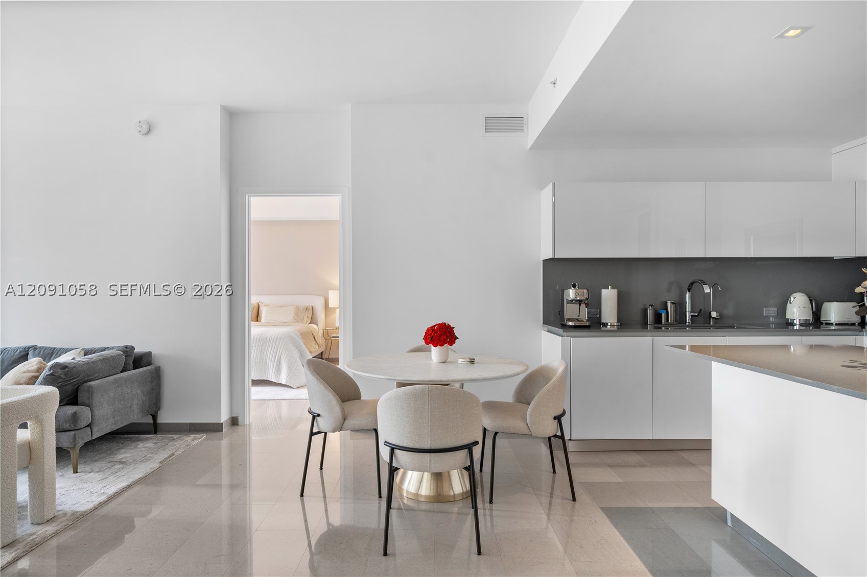 88 SW 7th St #809, Miami FL 33130