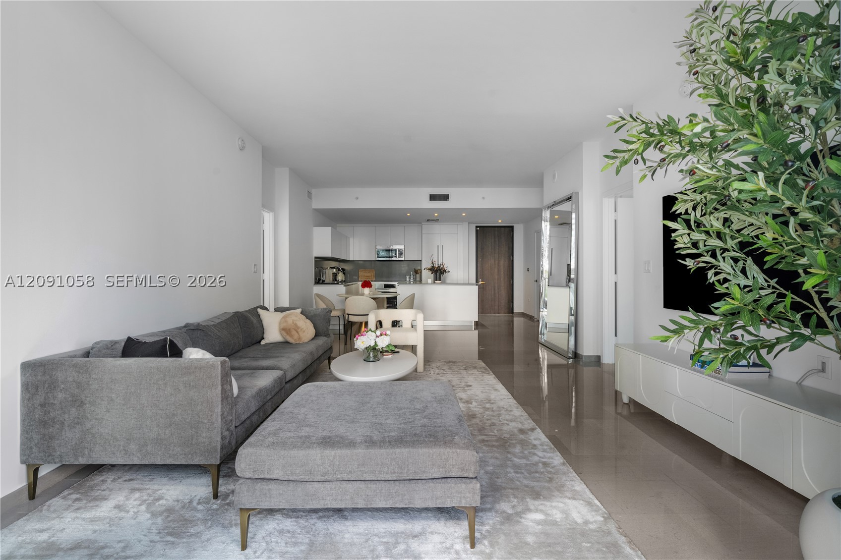 88 SW 7th St #809, Miami FL 33130
