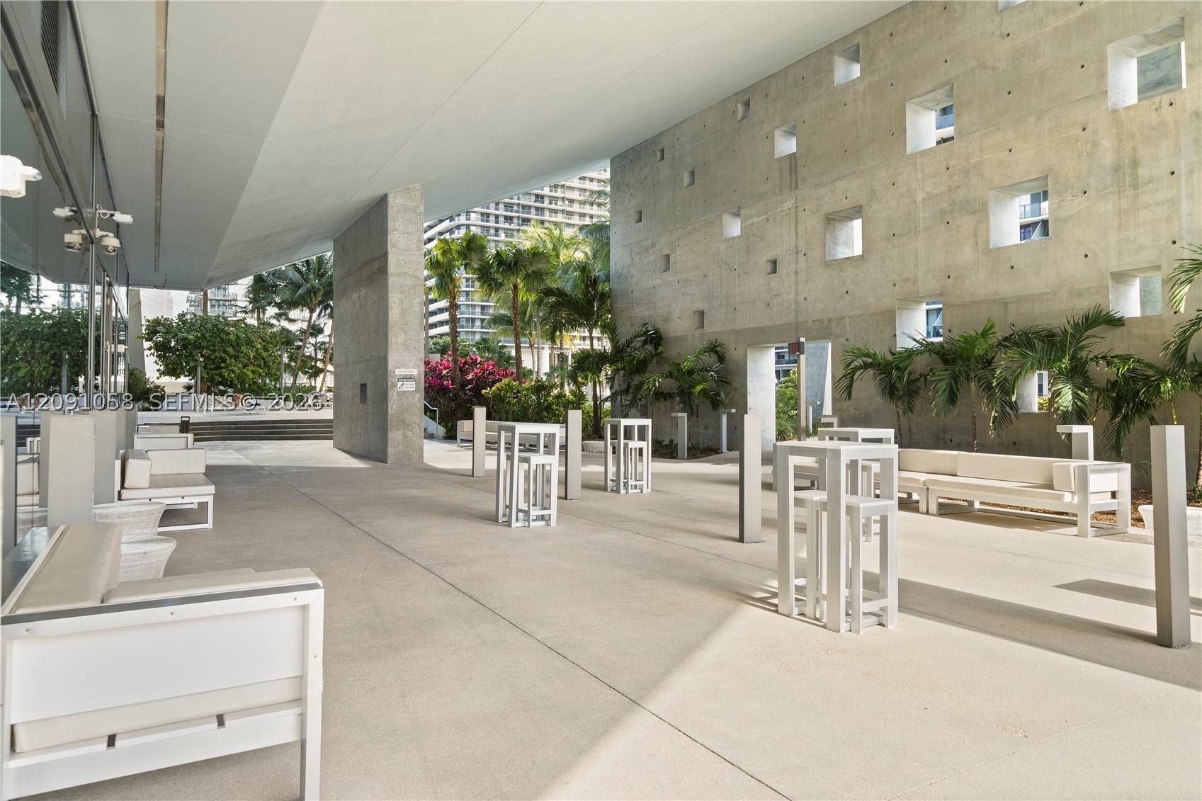 88 SW 7th St #809, Miami FL 33130