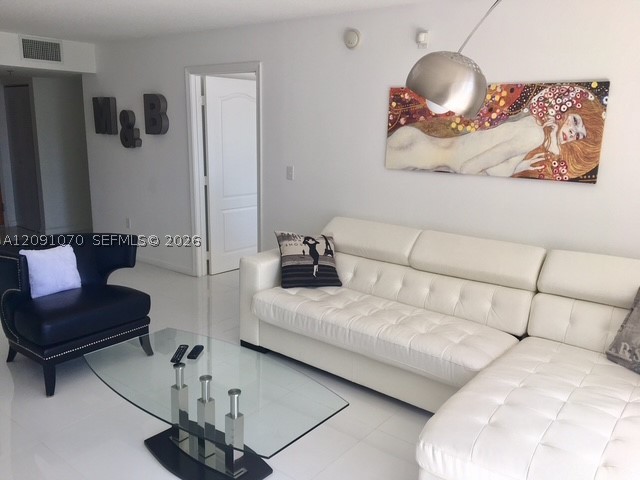 1200 Brickell Bay Dr #3121, Miami FL 33131