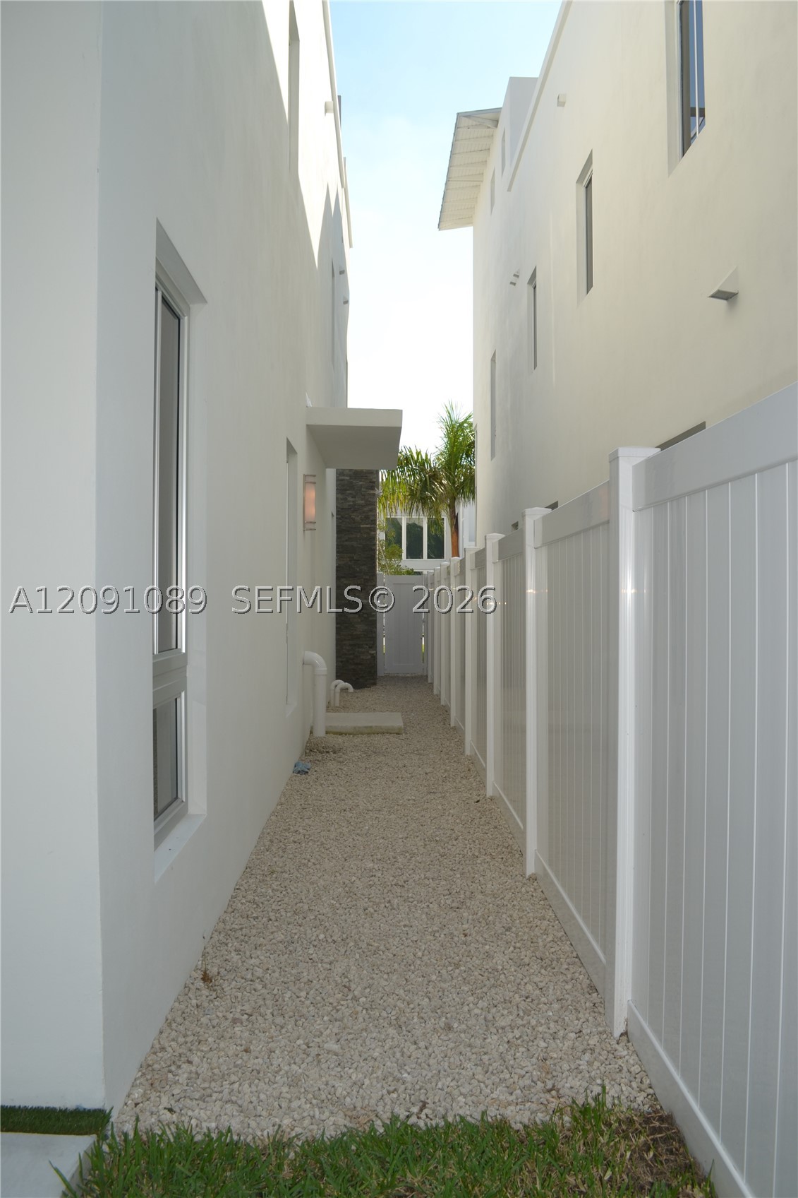8241 NW 34th Dr, Doral FL 33122