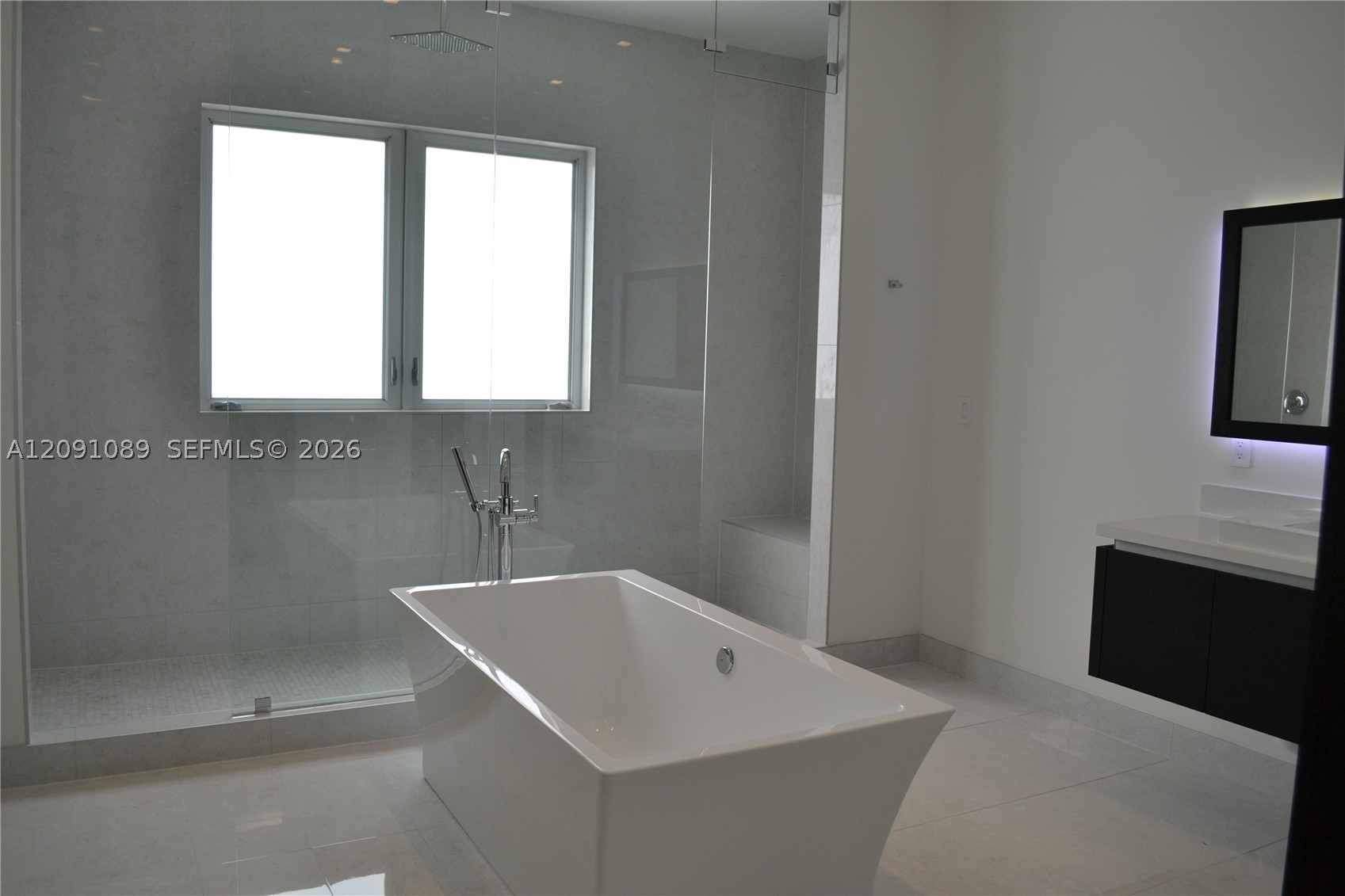 8241 NW 34th Dr, Doral FL 33122