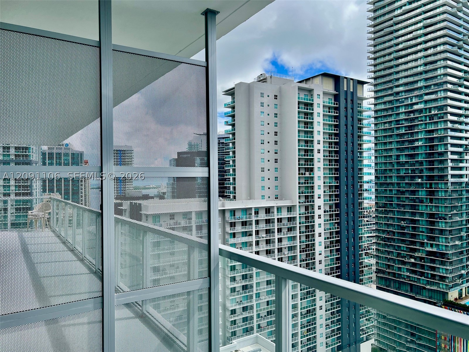 79 SW 12th St #3005, Miami FL 33130