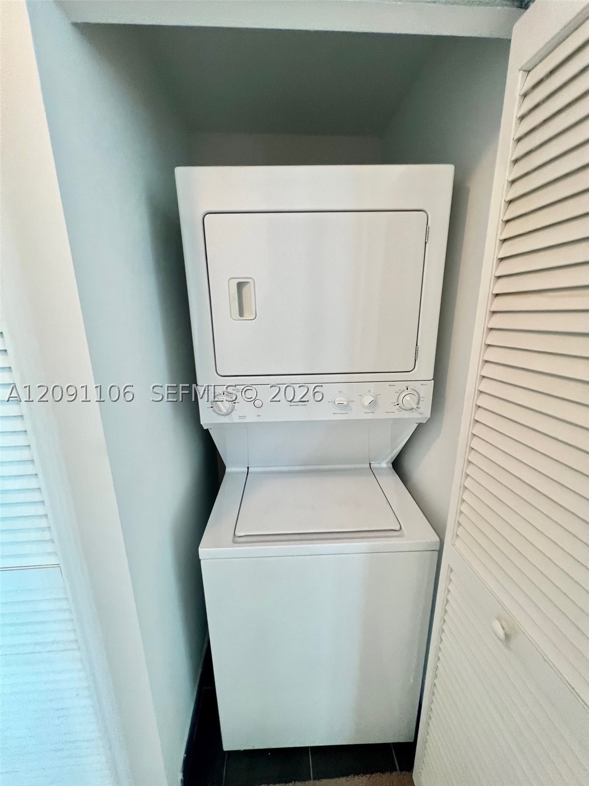 79 SW 12th St #3005, Miami FL 33130
