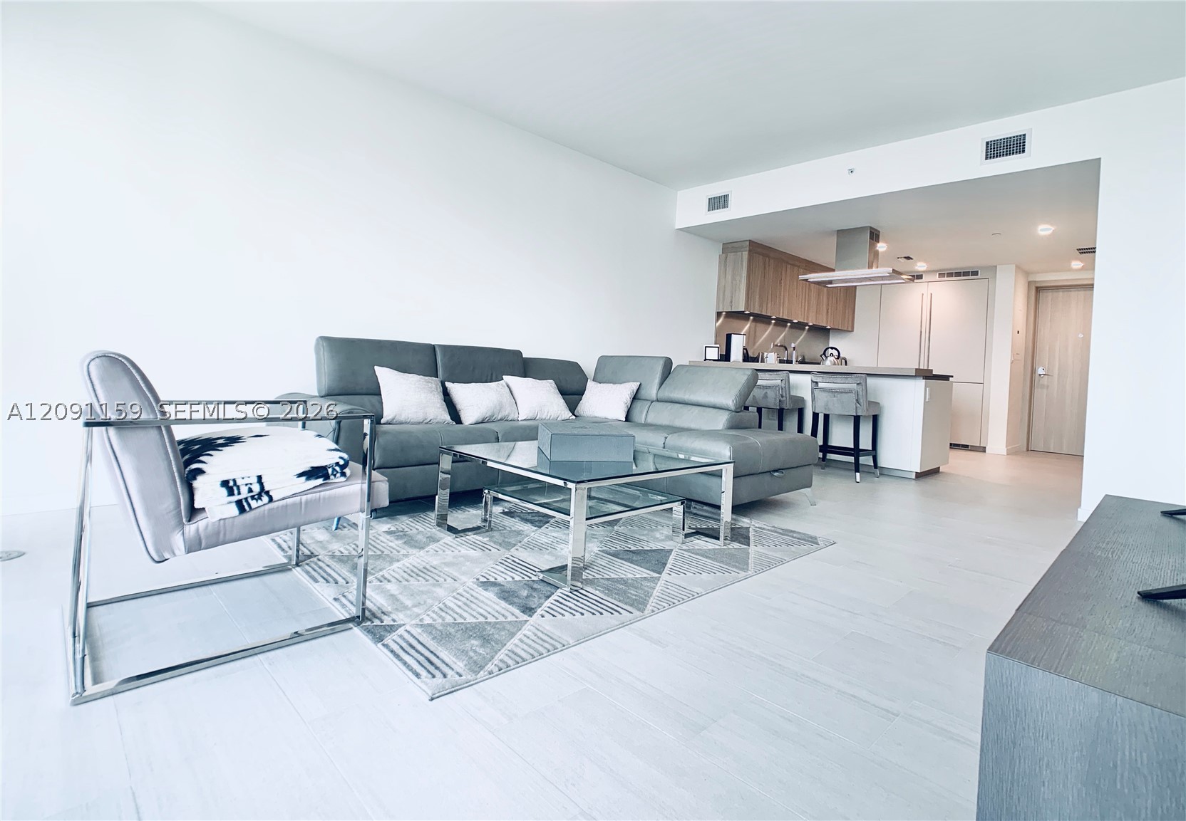 1000 Brickell Plz #4504, Miami FL 33131
