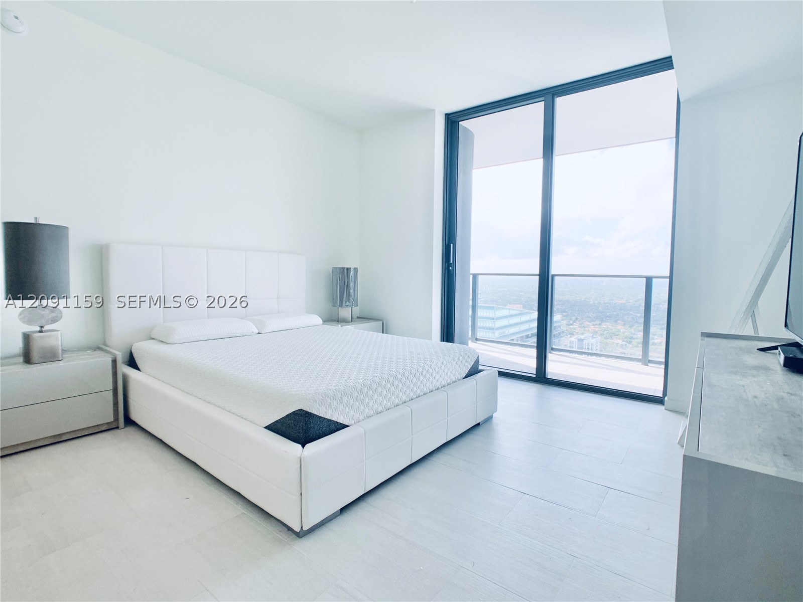 1000 Brickell Plz #4504, Miami FL 33131