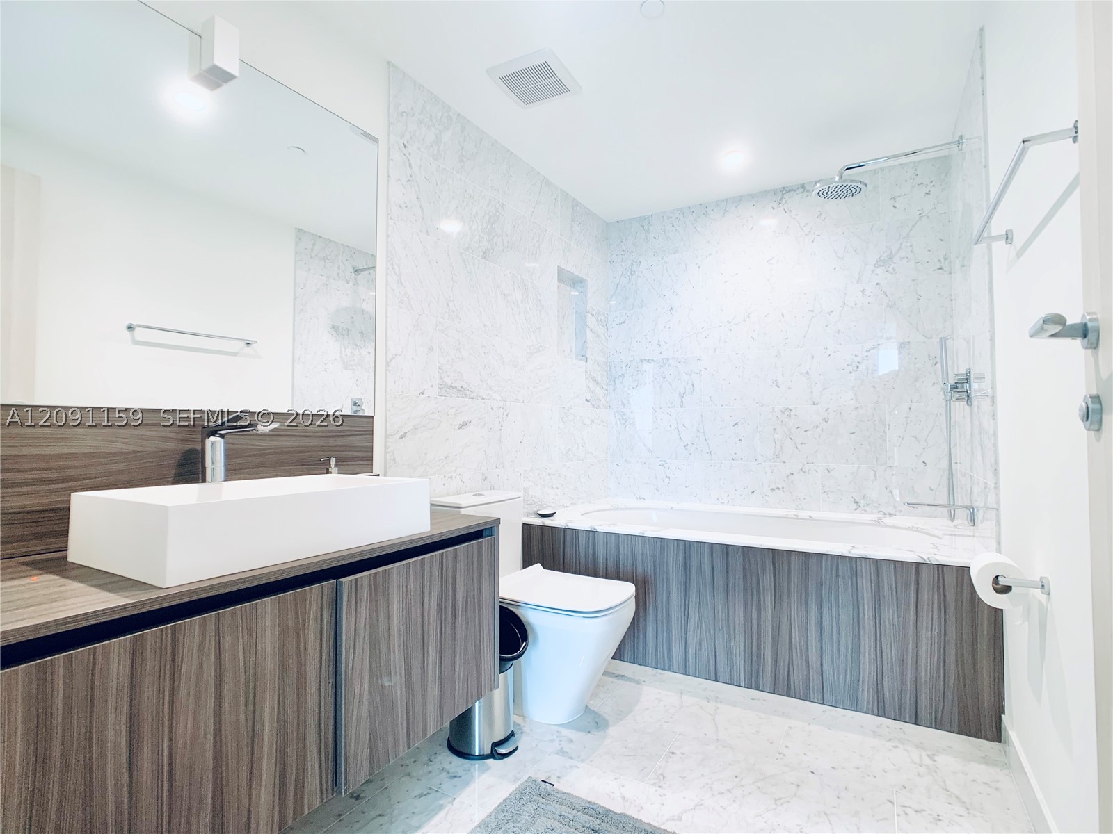 1000 Brickell Plz #4504, Miami FL 33131