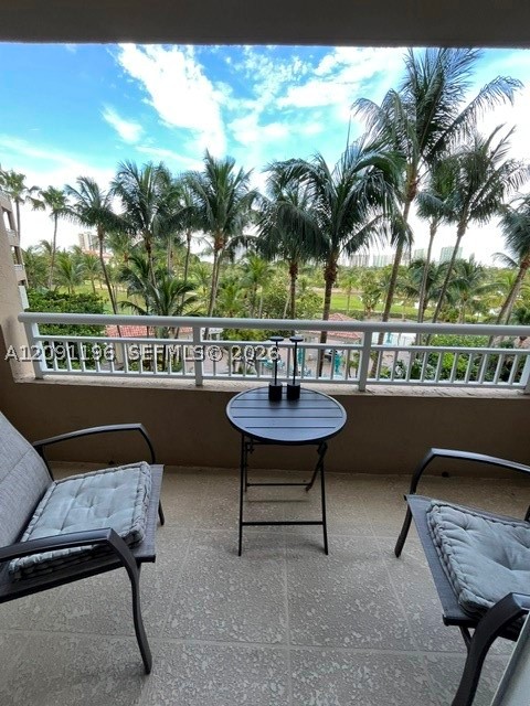 19501 W Country Club Dr #302, Aventura FL 33180
