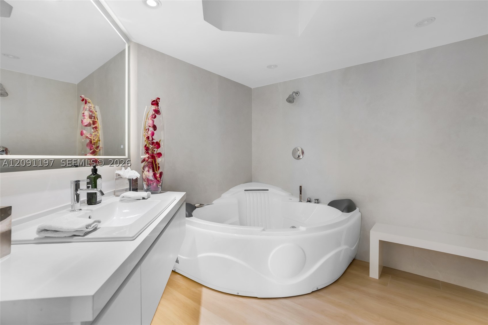 10 Venetian Way #1404, Miami Beach FL 33139