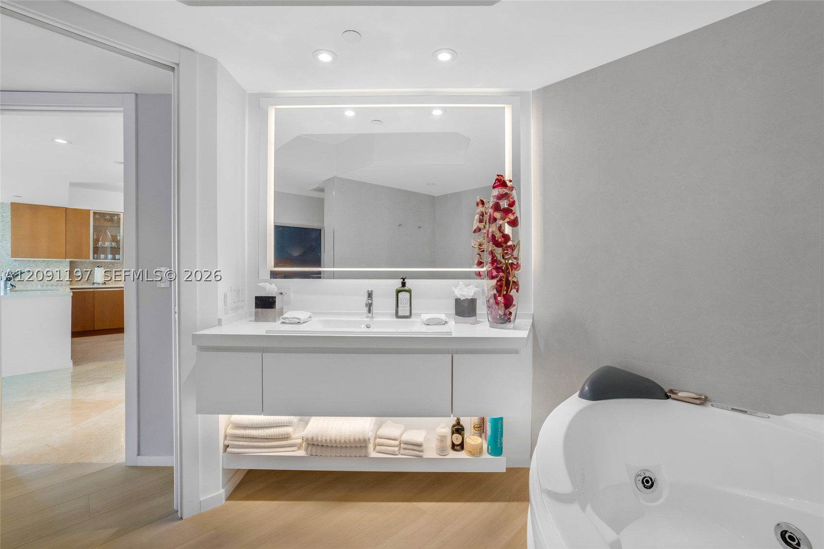10 Venetian Way #1404, Miami Beach FL 33139