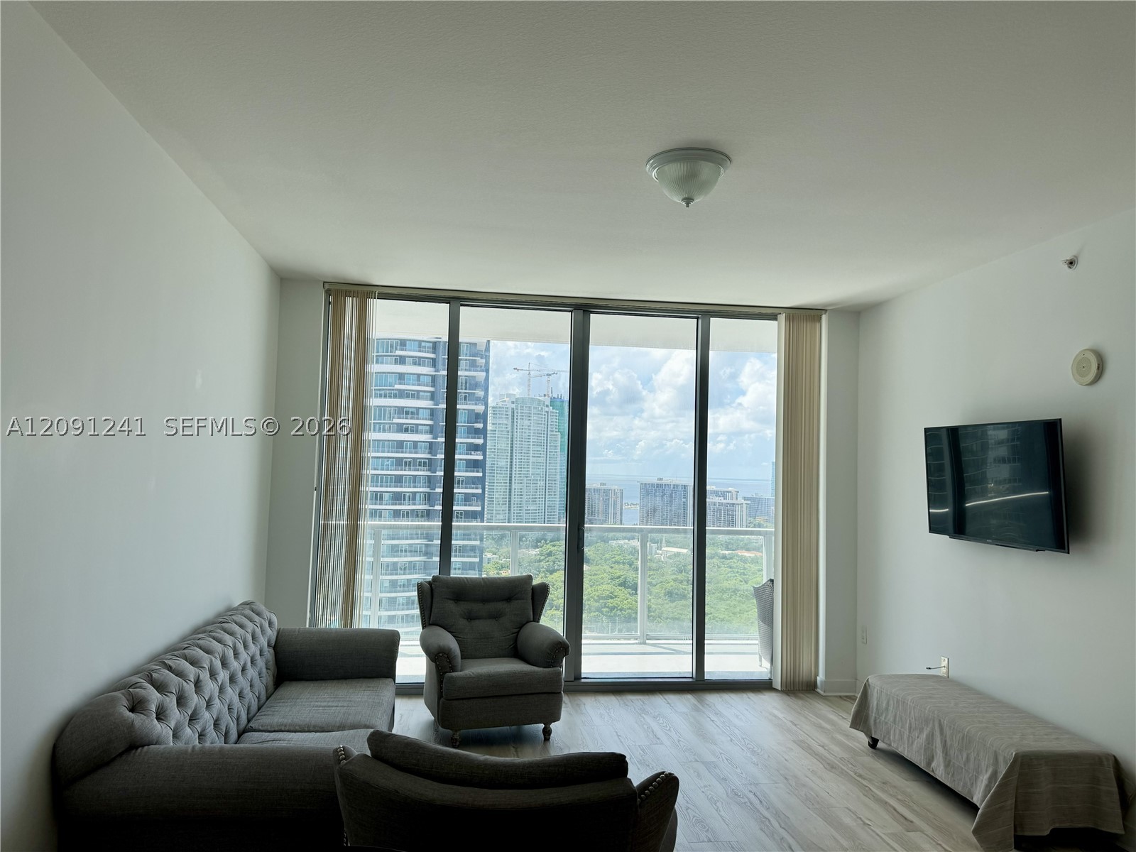 79 SW 12th St #3005, Miami FL 33130