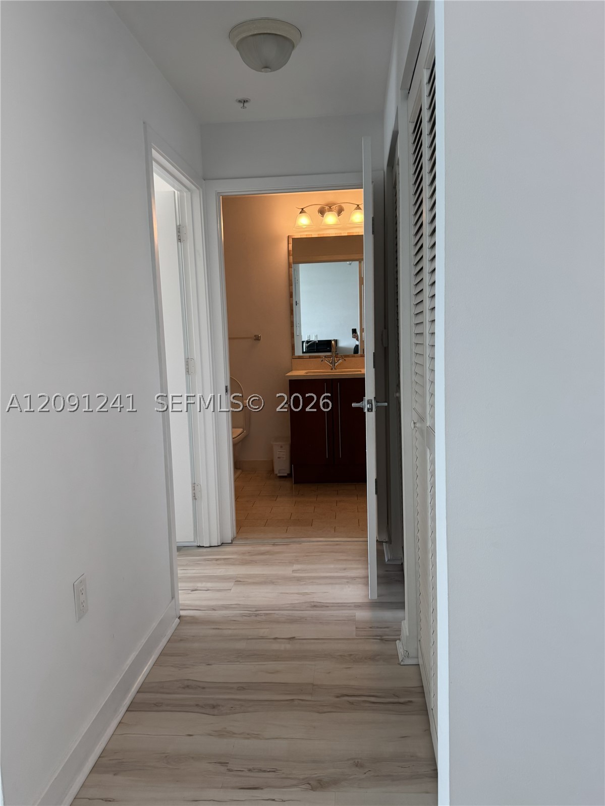 79 SW 12th St #3005, Miami FL 33130