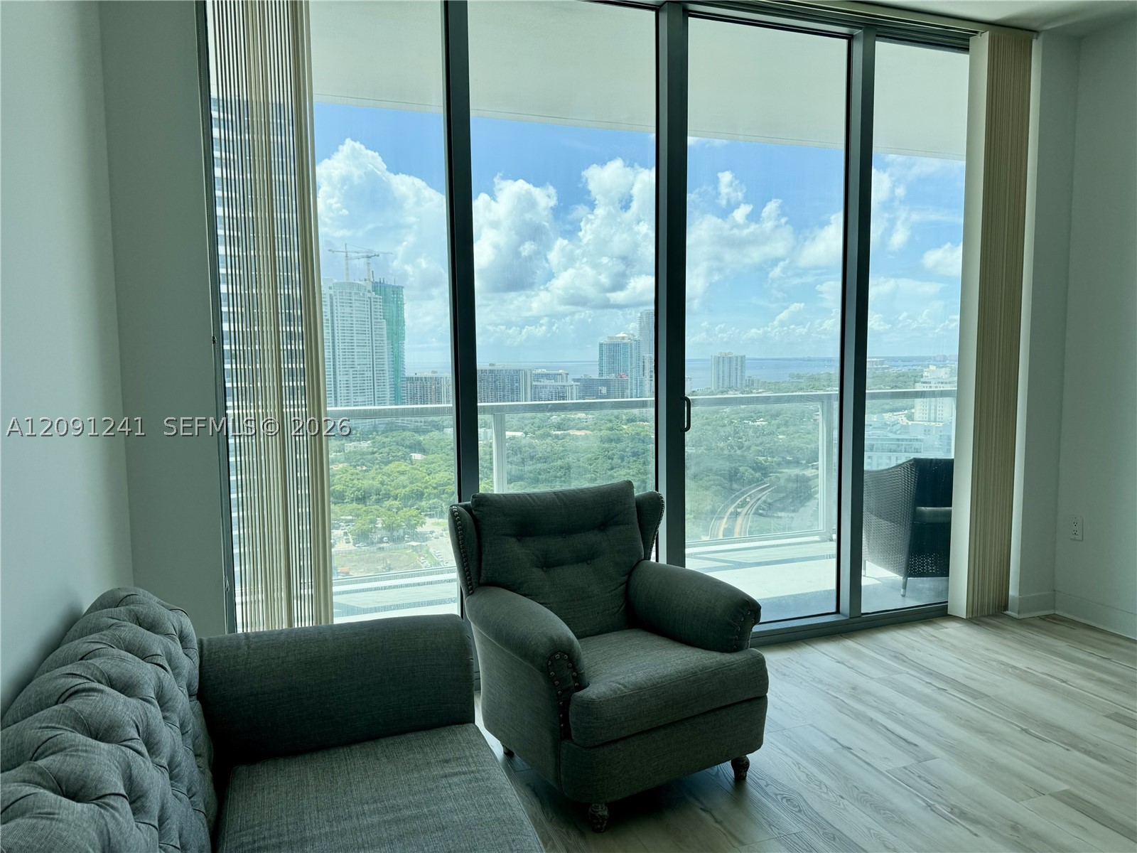 79 SW 12th St #3005, Miami FL 33130
