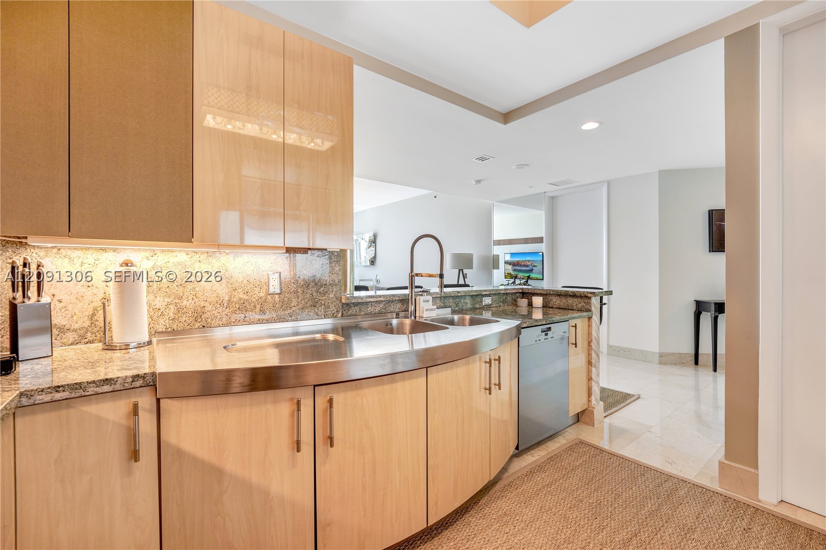 100 S Pointe Dr #2403, Miami Beach FL 33139