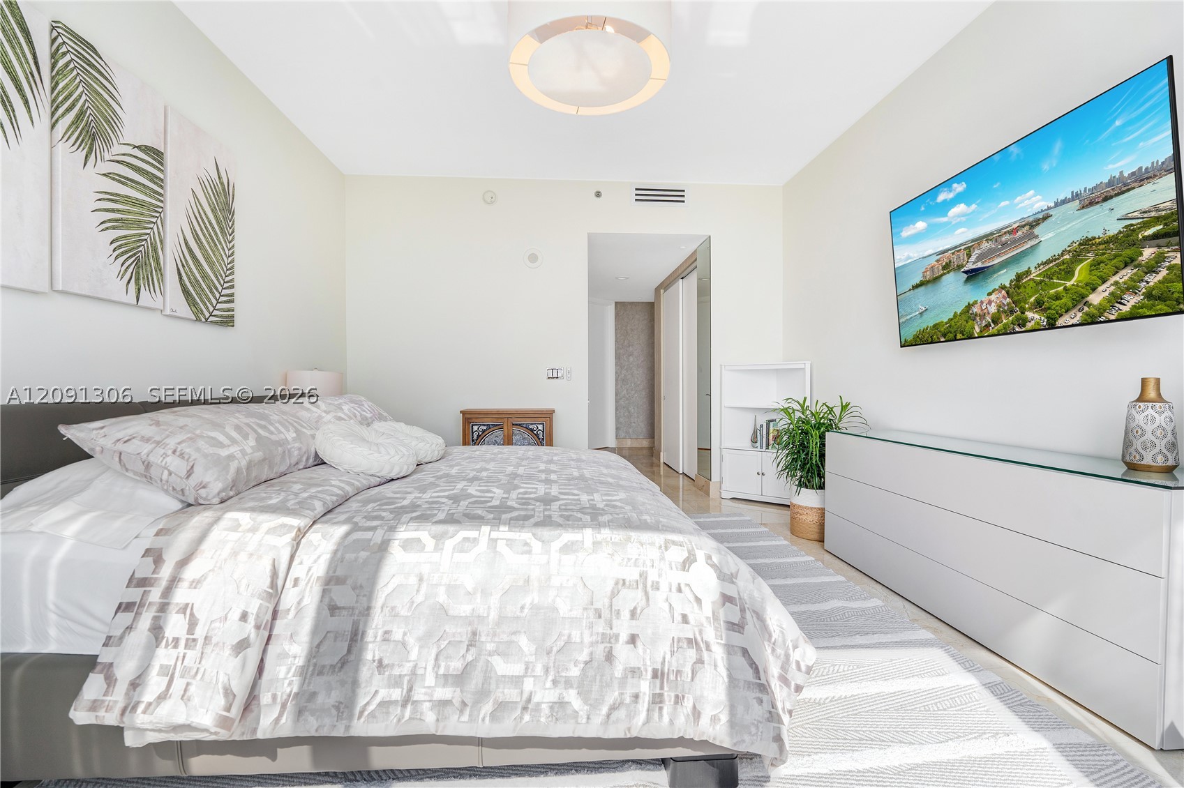 100 S Pointe Dr #2403, Miami Beach FL 33139