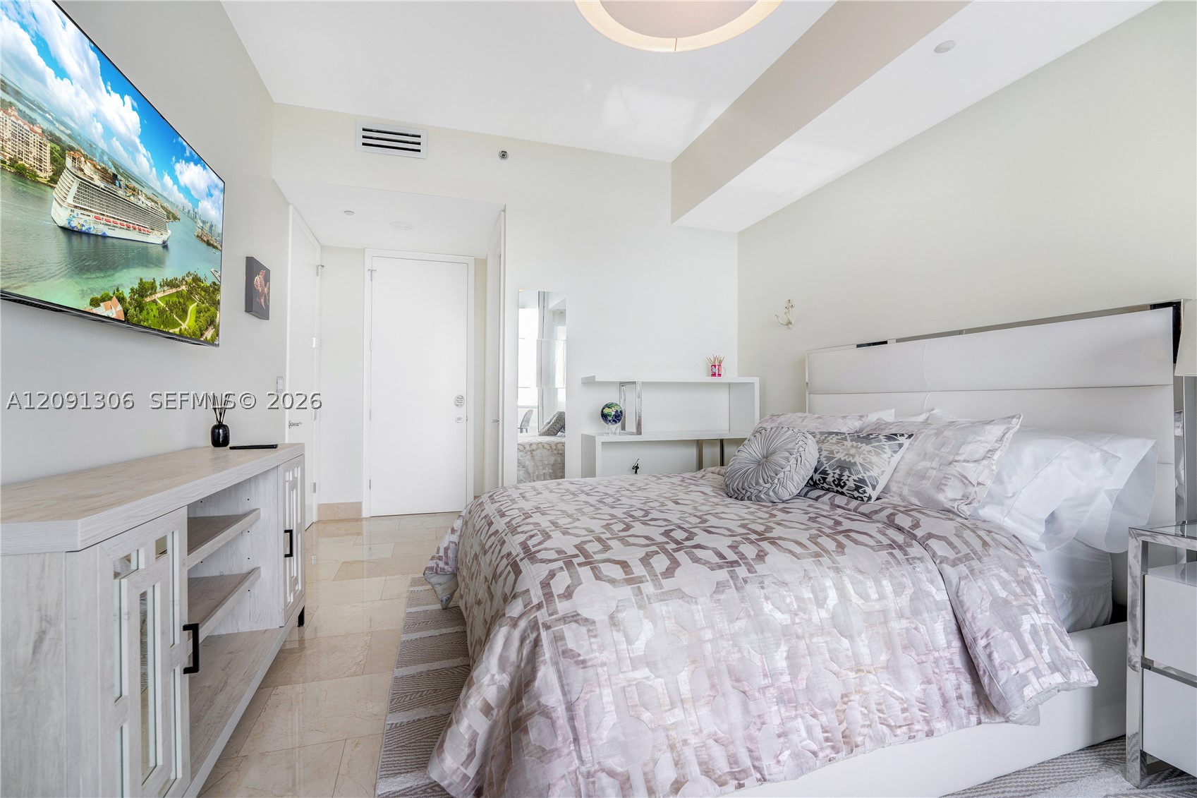 100 S Pointe Dr #2403, Miami Beach FL 33139