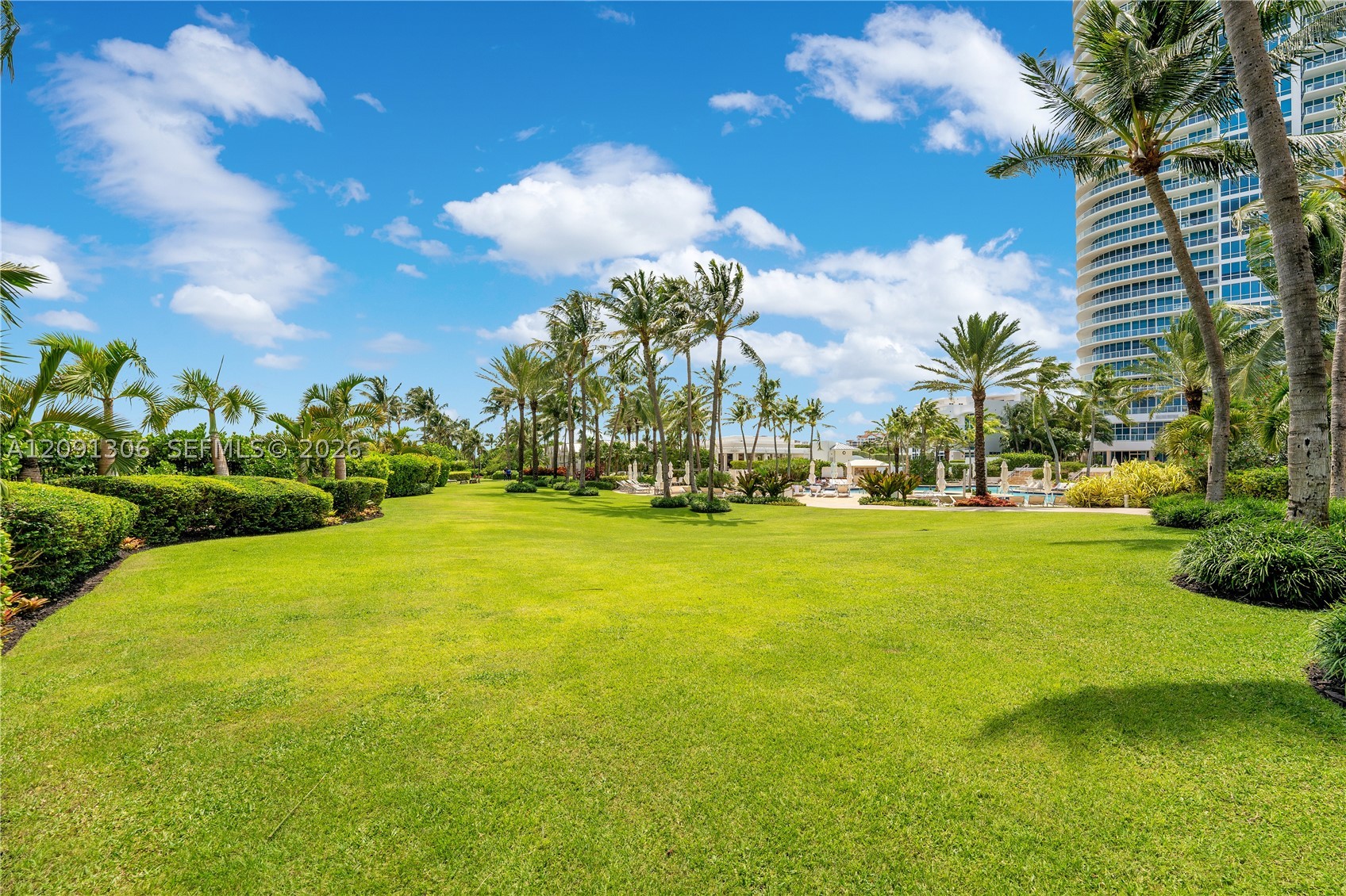 100 S Pointe Dr #2403, Miami Beach FL 33139