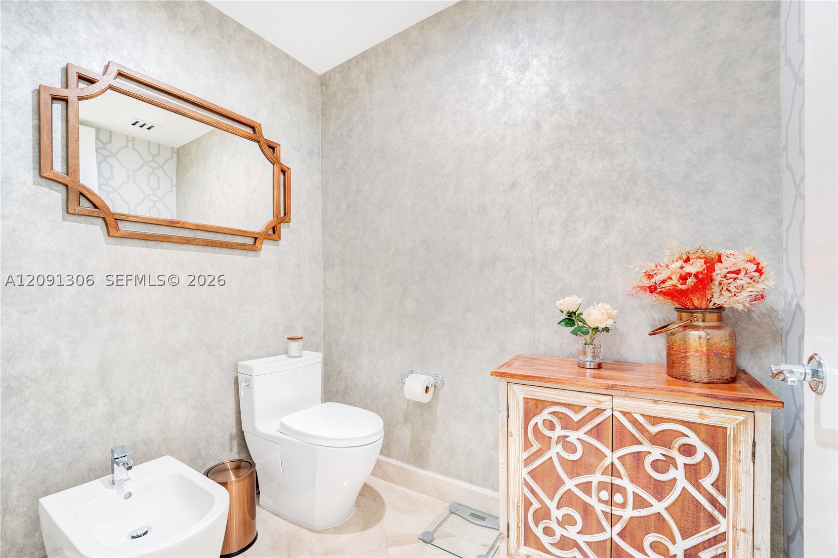 100 S Pointe Dr #2403, Miami Beach FL 33139