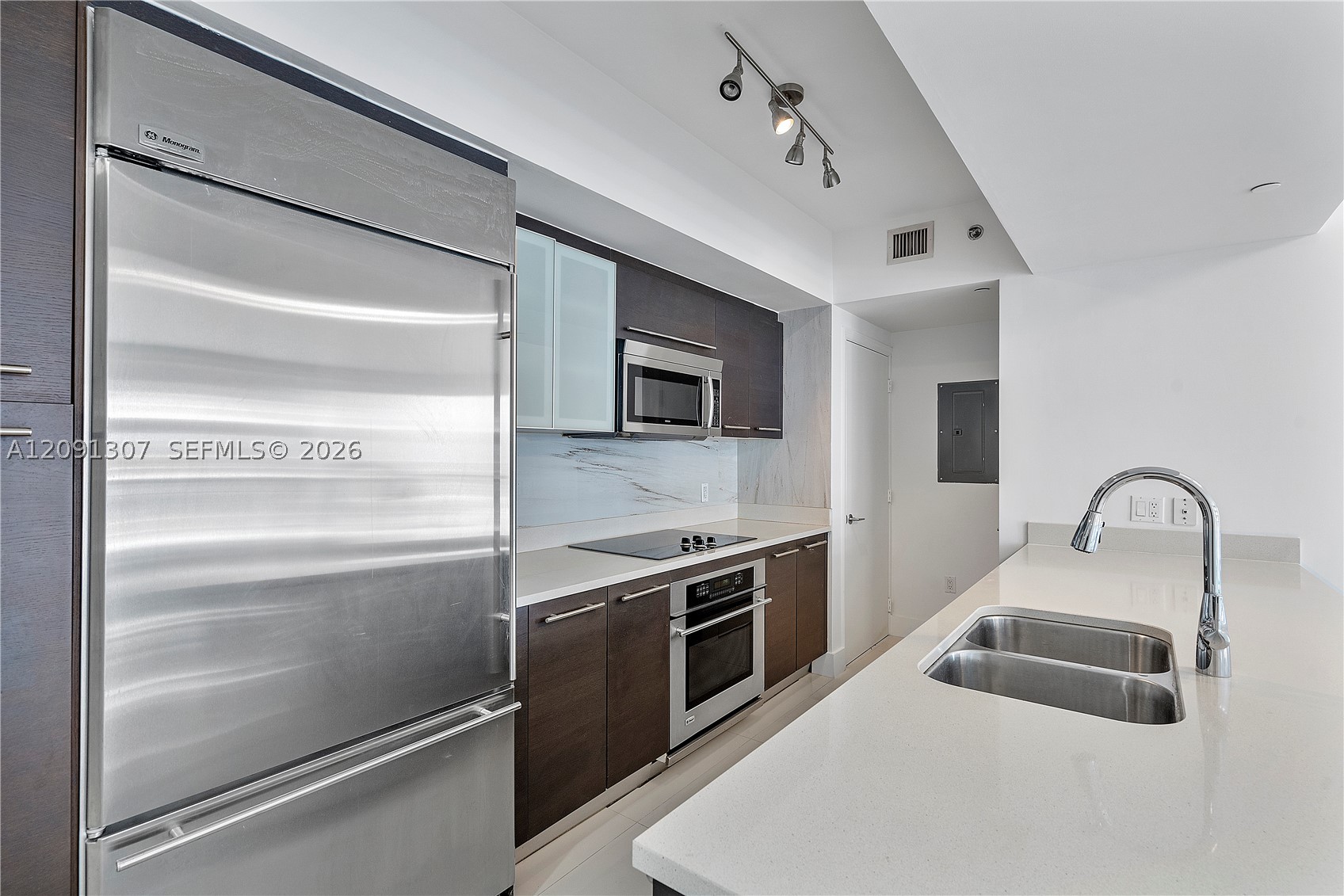 55 SE 6th St #3605, Miami FL 33131