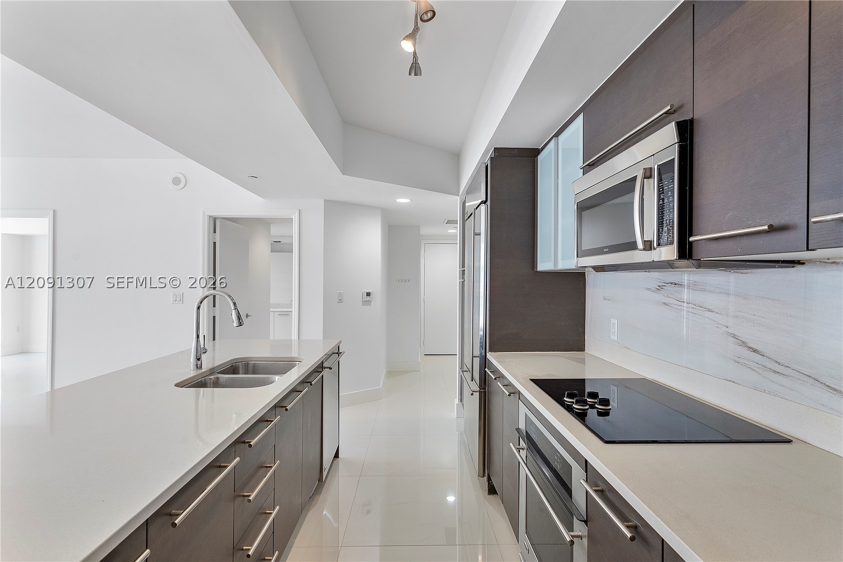 55 SE 6th St #3605, Miami FL 33131