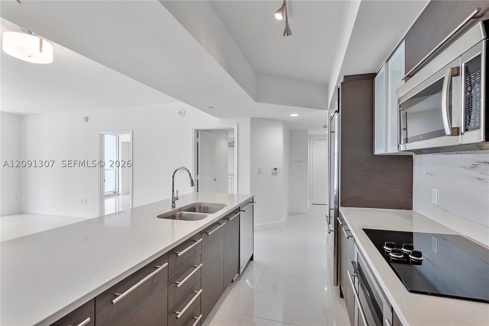 55 SE 6th St #3605, Miami FL 33131