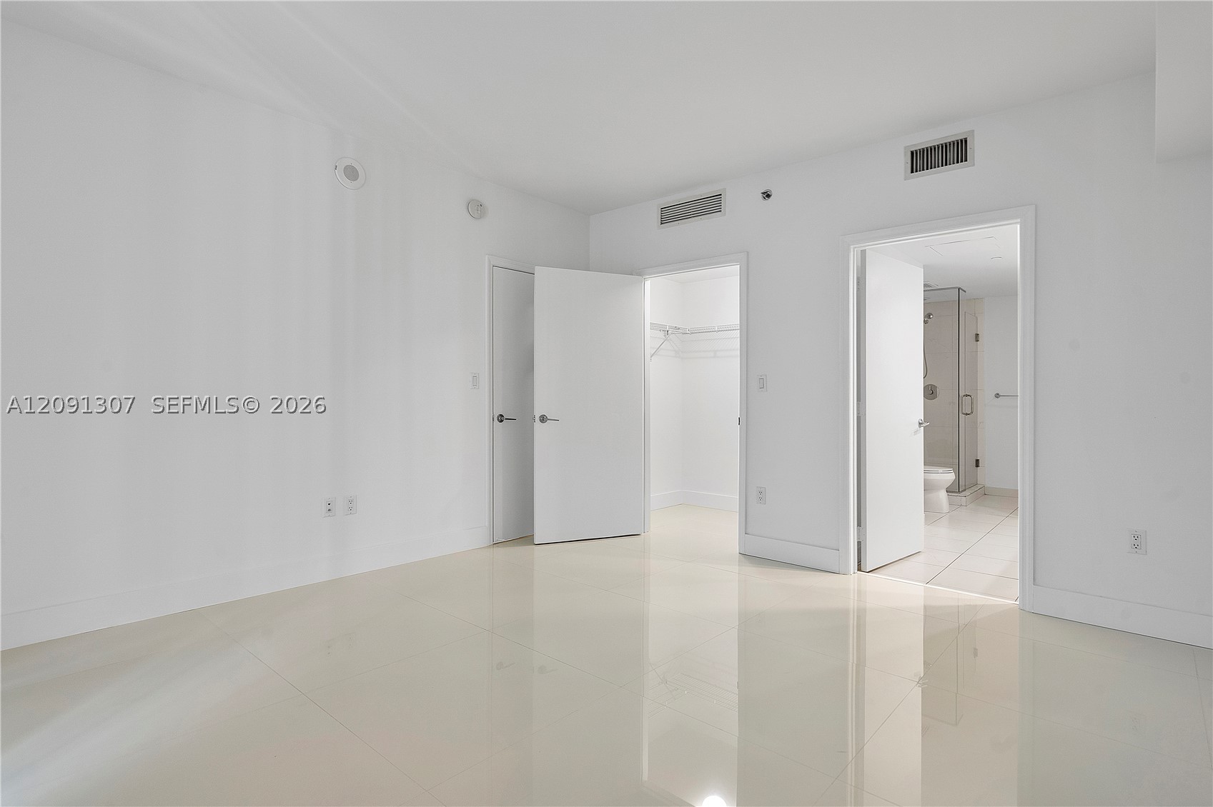55 SE 6th St #3605, Miami FL 33131