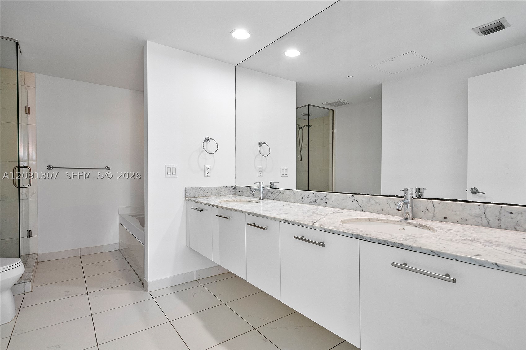 55 SE 6th St #3605, Miami FL 33131